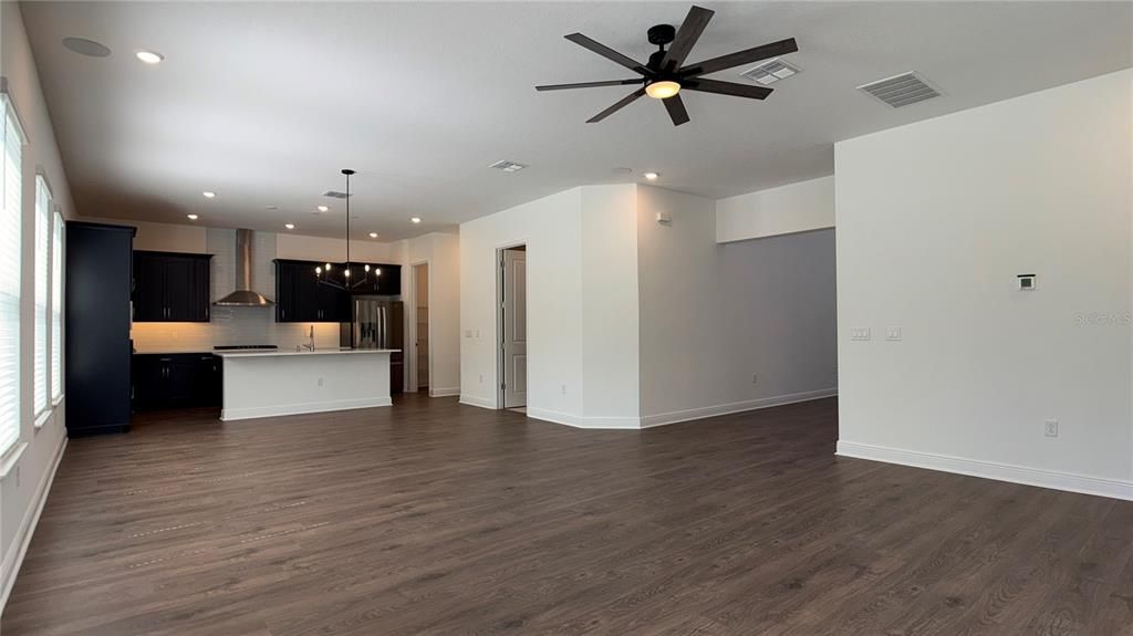 出租: $4,500 (6 贝兹, 3 浴室, 3764 平方英尺)