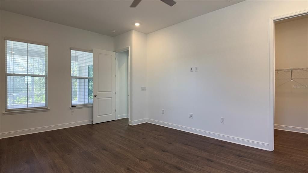 出租: $4,500 (6 贝兹, 3 浴室, 3764 平方英尺)