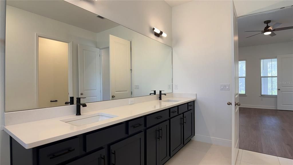 出租: $4,500 (6 贝兹, 3 浴室, 3764 平方英尺)