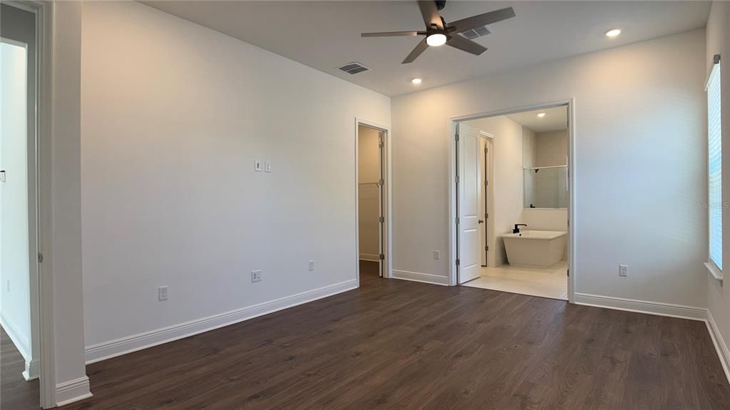 出租: $4,500 (6 贝兹, 3 浴室, 3764 平方英尺)