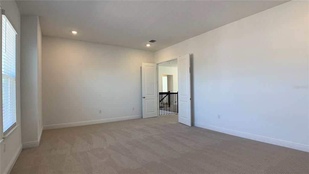 出租: $4,500 (6 贝兹, 3 浴室, 3764 平方英尺)