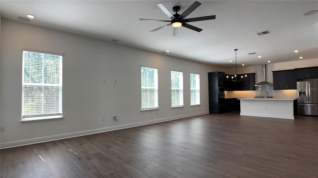 出租: $4,500 (6 贝兹, 3 浴室, 3764 平方英尺)