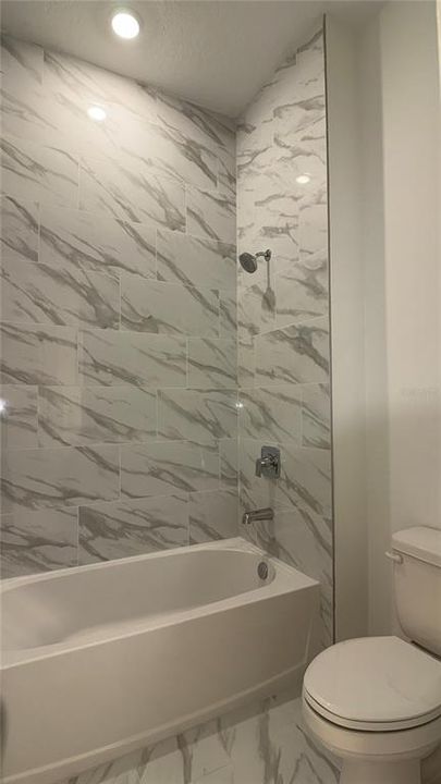 出租: $4,500 (6 贝兹, 3 浴室, 3764 平方英尺)