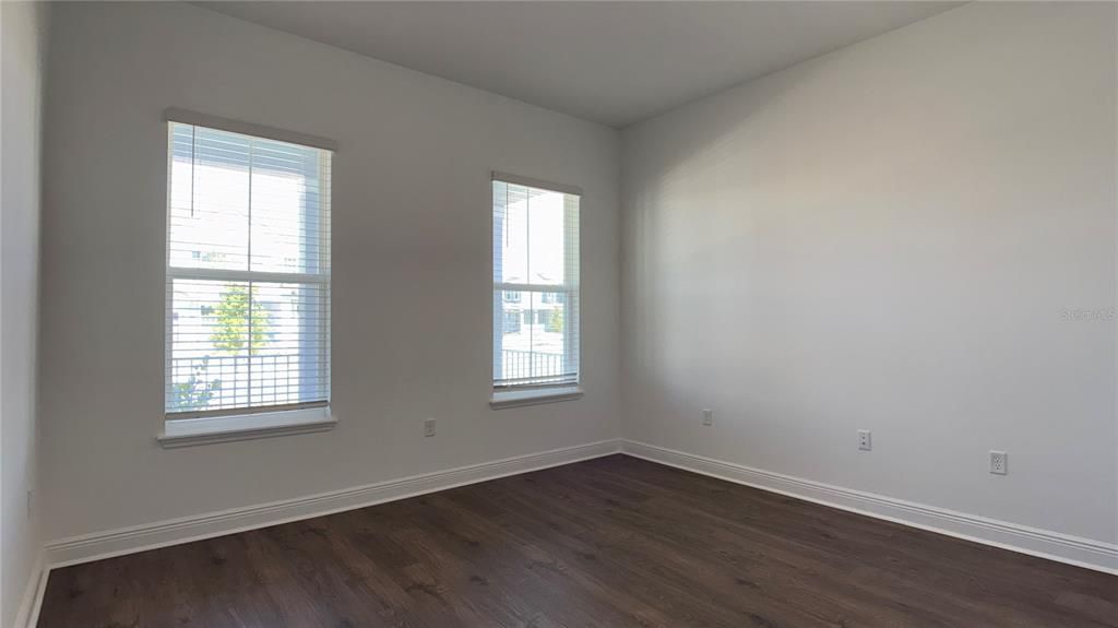 出租: $4,500 (6 贝兹, 3 浴室, 3764 平方英尺)