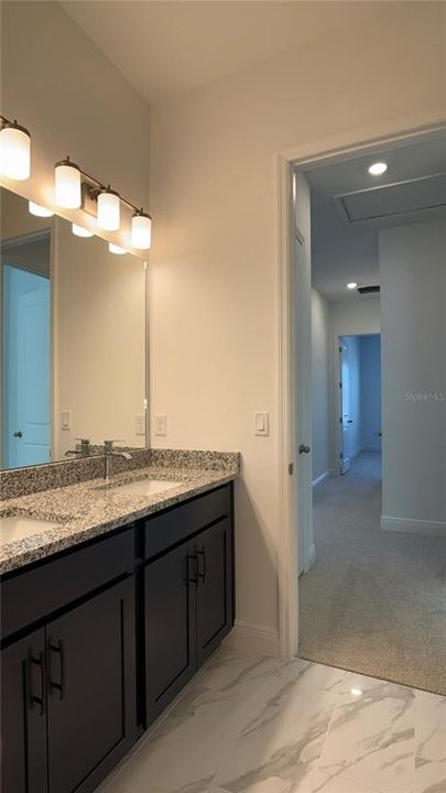 出租: $4,500 (6 贝兹, 3 浴室, 3764 平方英尺)