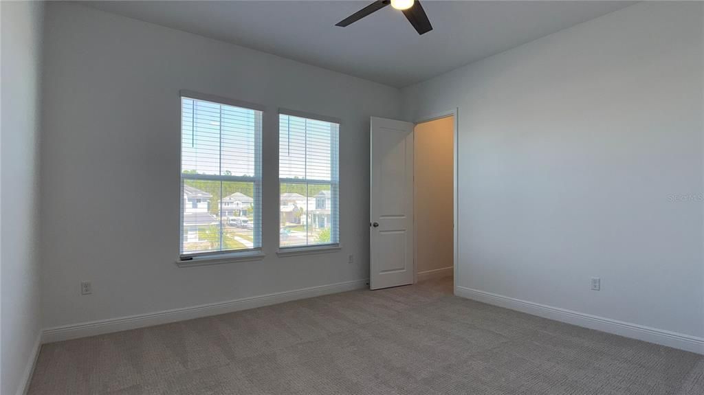 出租: $4,500 (6 贝兹, 3 浴室, 3764 平方英尺)