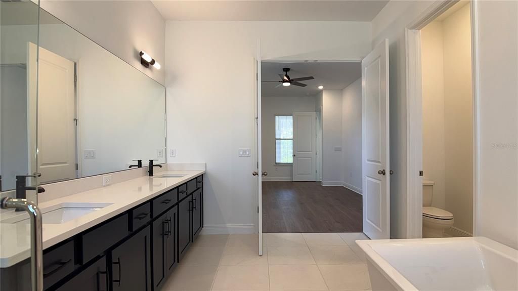 出租: $4,500 (6 贝兹, 3 浴室, 3764 平方英尺)