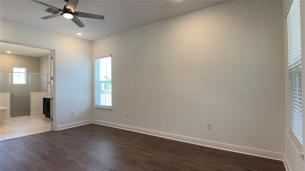 出租: $4,500 (6 贝兹, 3 浴室, 3764 平方英尺)