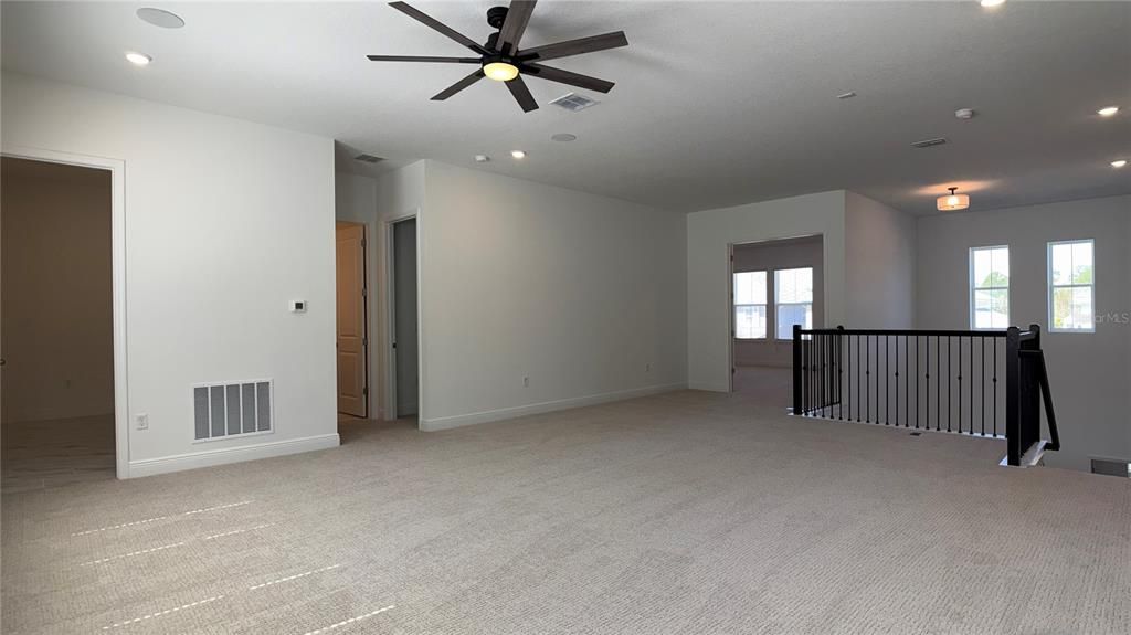 出租: $4,500 (6 贝兹, 3 浴室, 3764 平方英尺)