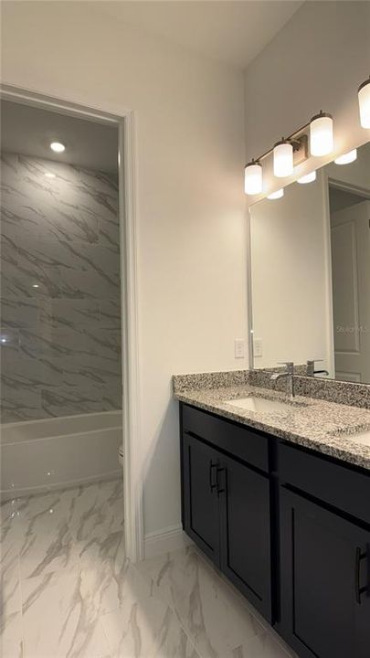 出租: $4,500 (6 贝兹, 3 浴室, 3764 平方英尺)