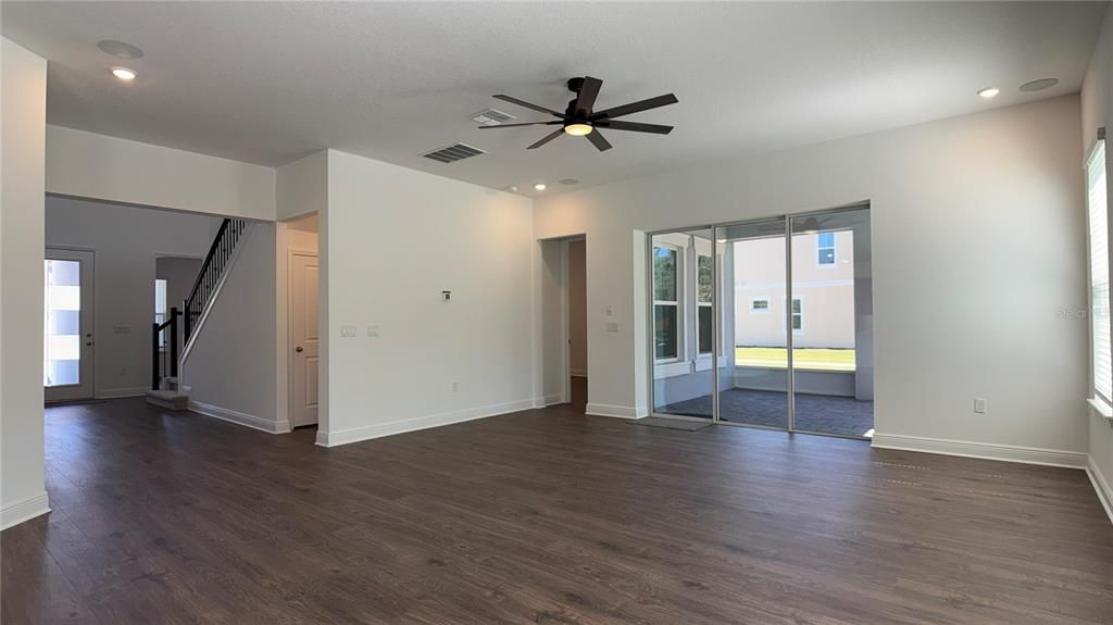 出租: $4,500 (6 贝兹, 3 浴室, 3764 平方英尺)