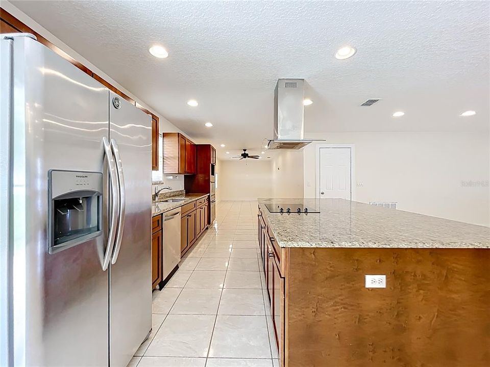 Active With Contract: $375,000 (3 beds, 2 baths, 1566 Square Feet)