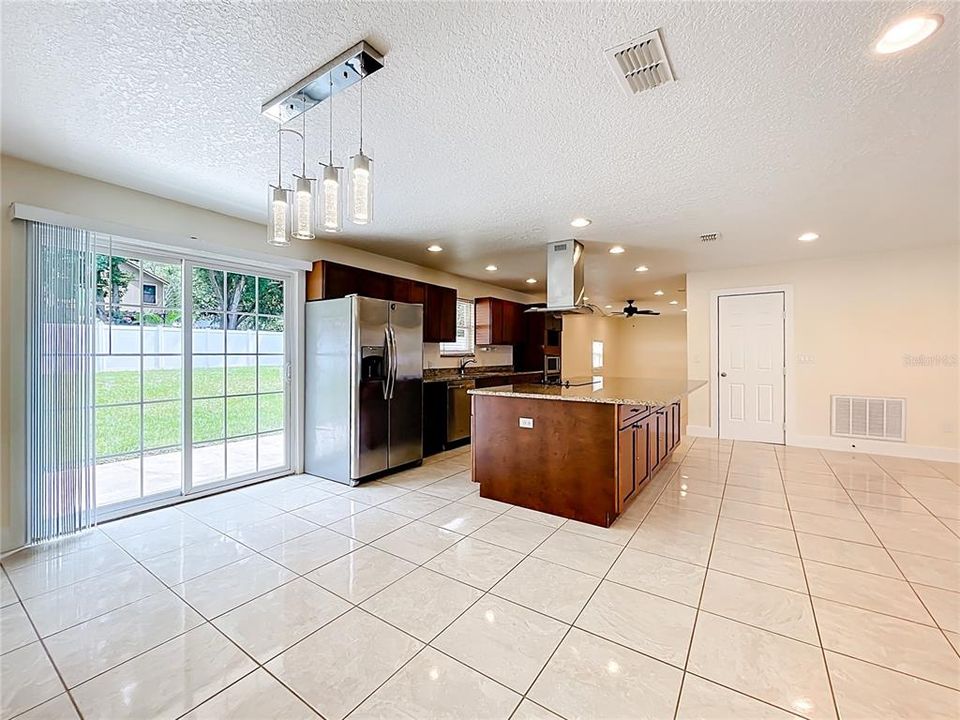 Active With Contract: $375,000 (3 beds, 2 baths, 1566 Square Feet)