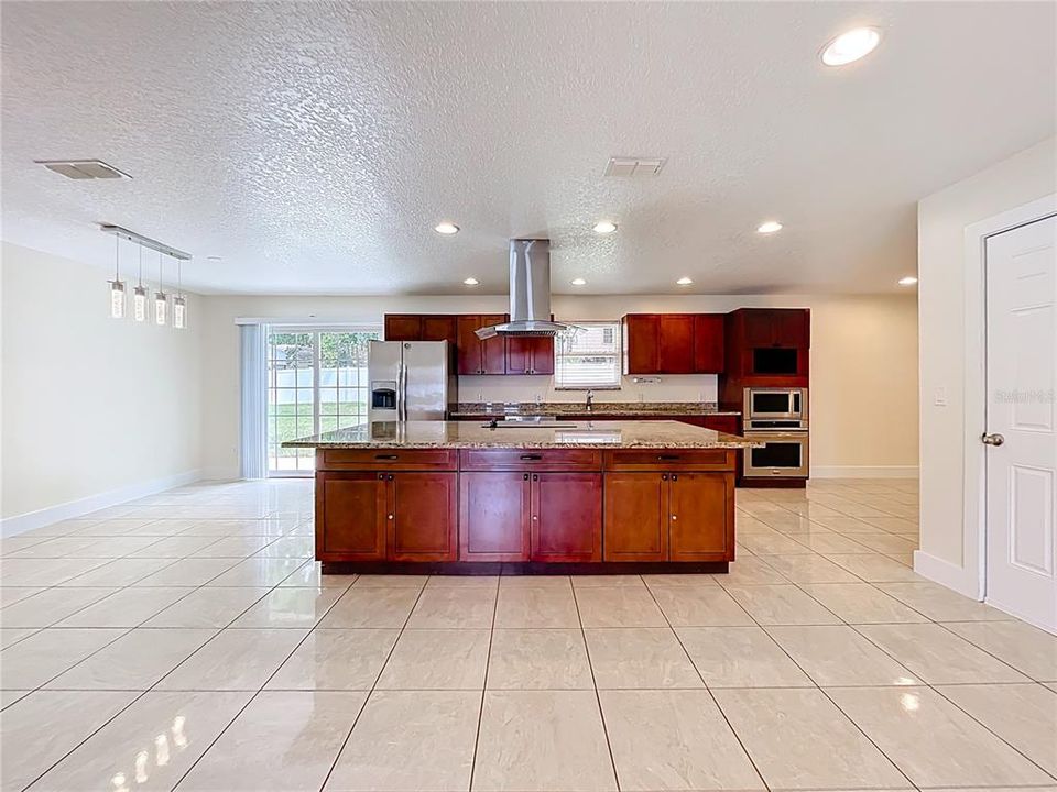 Active With Contract: $375,000 (3 beds, 2 baths, 1566 Square Feet)