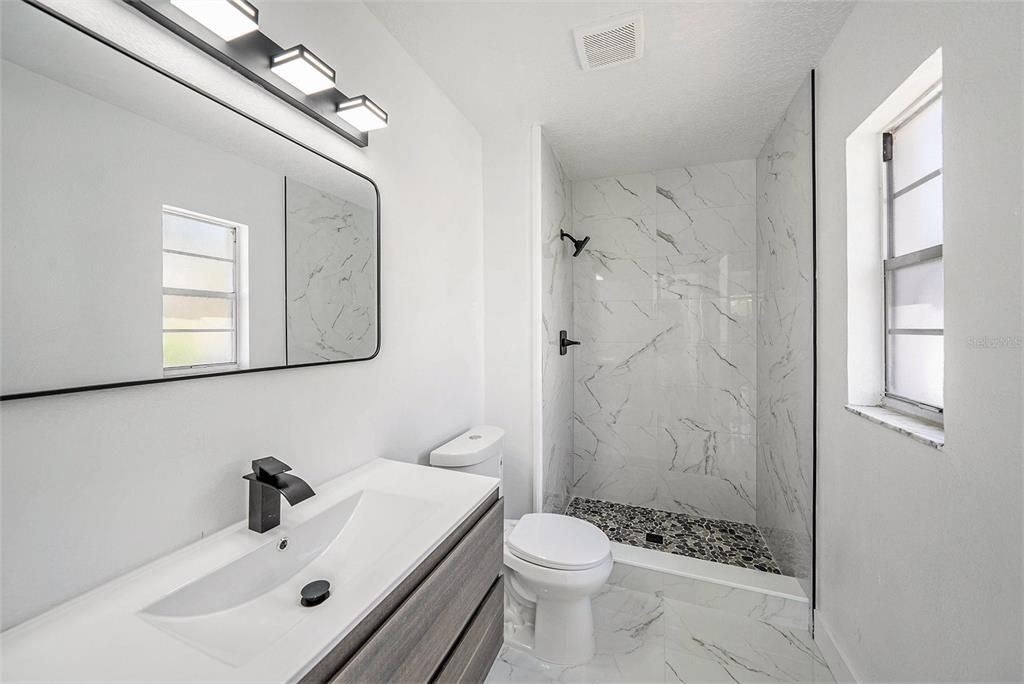 Activo con contrato: $419,900 (3 camas, 3 baños, 1498 Pies cuadrados)