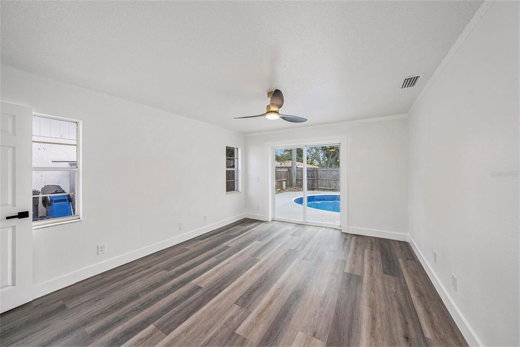 Activo con contrato: $419,900 (3 camas, 3 baños, 1498 Pies cuadrados)