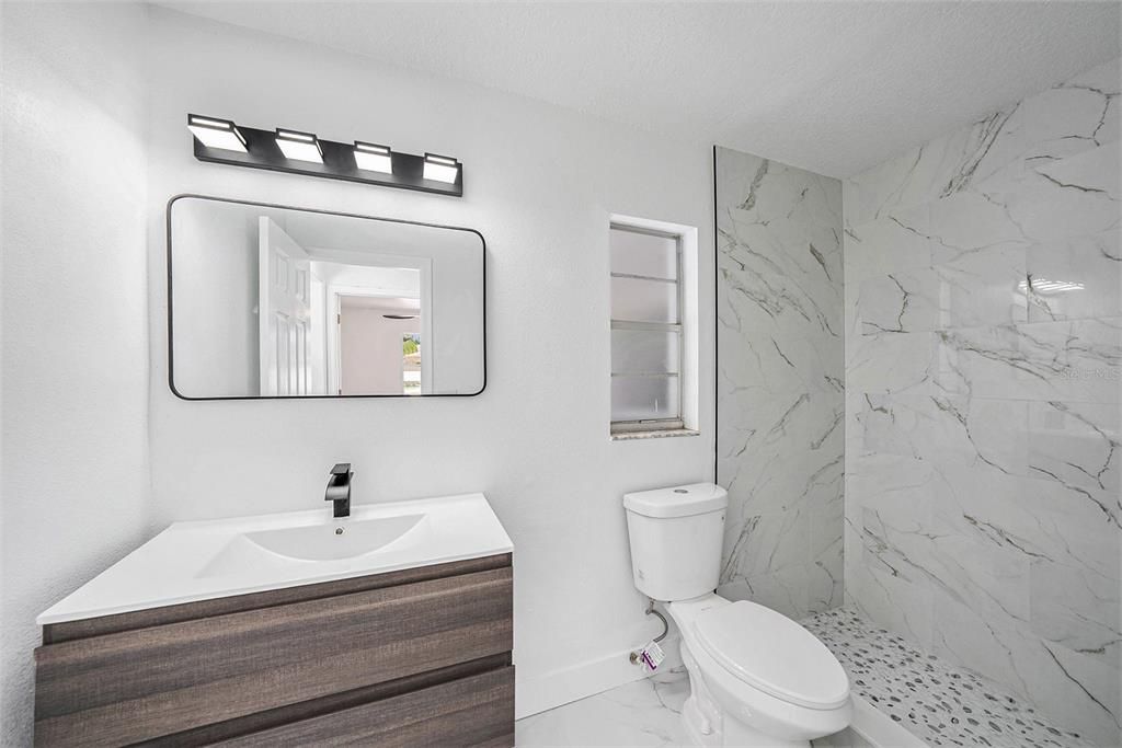 Activo con contrato: $419,900 (3 camas, 3 baños, 1498 Pies cuadrados)