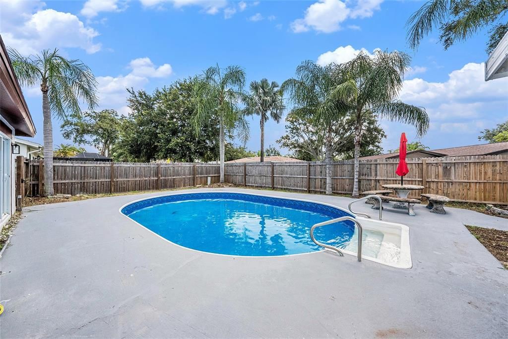 Activo con contrato: $419,900 (3 camas, 3 baños, 1498 Pies cuadrados)