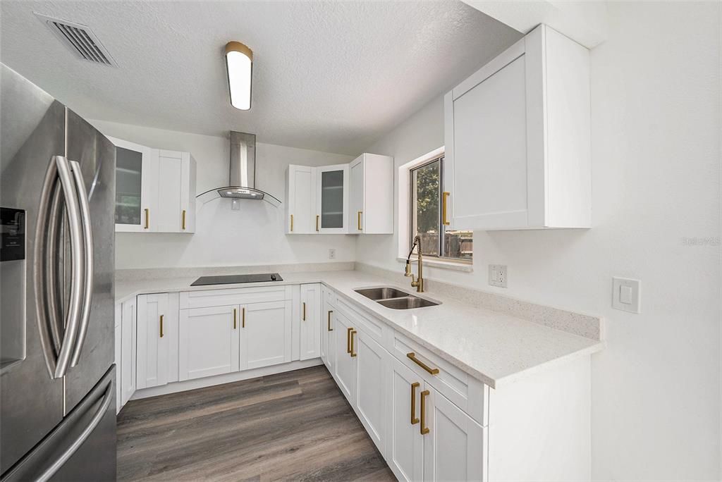 Activo con contrato: $419,900 (3 camas, 3 baños, 1498 Pies cuadrados)