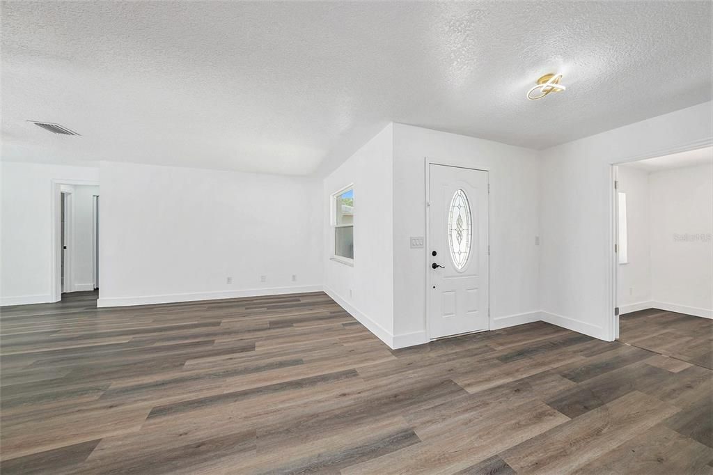 Activo con contrato: $419,900 (3 camas, 3 baños, 1498 Pies cuadrados)