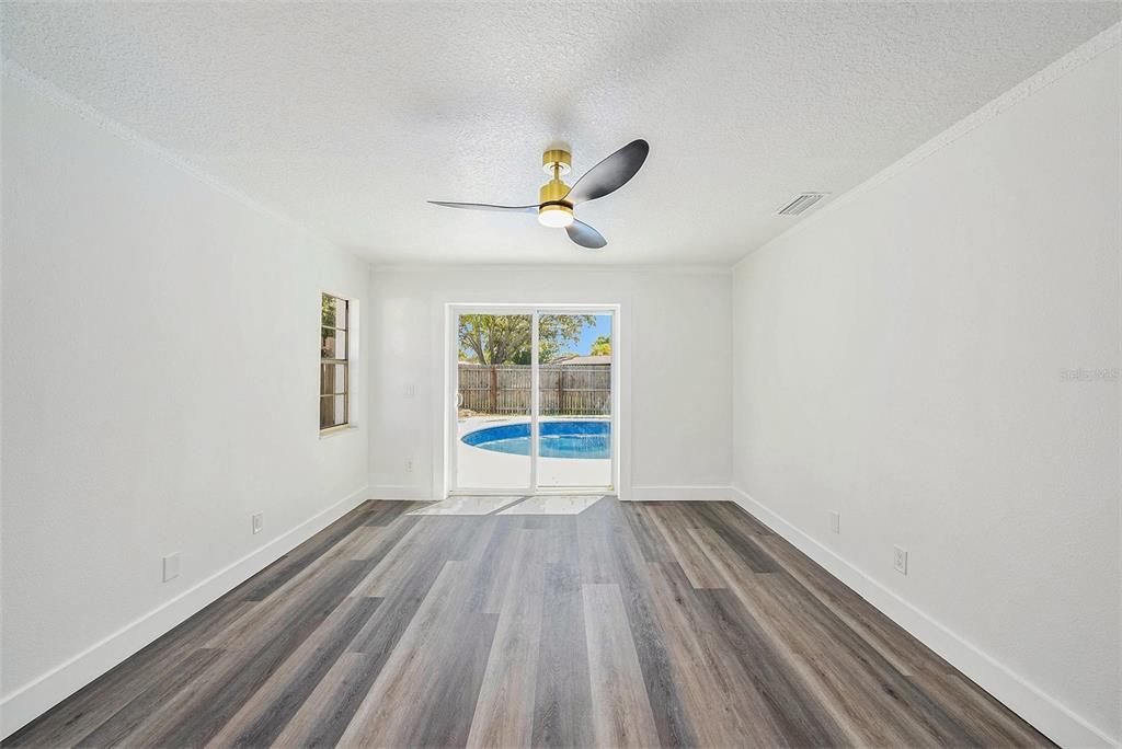 Activo con contrato: $419,900 (3 camas, 3 baños, 1498 Pies cuadrados)