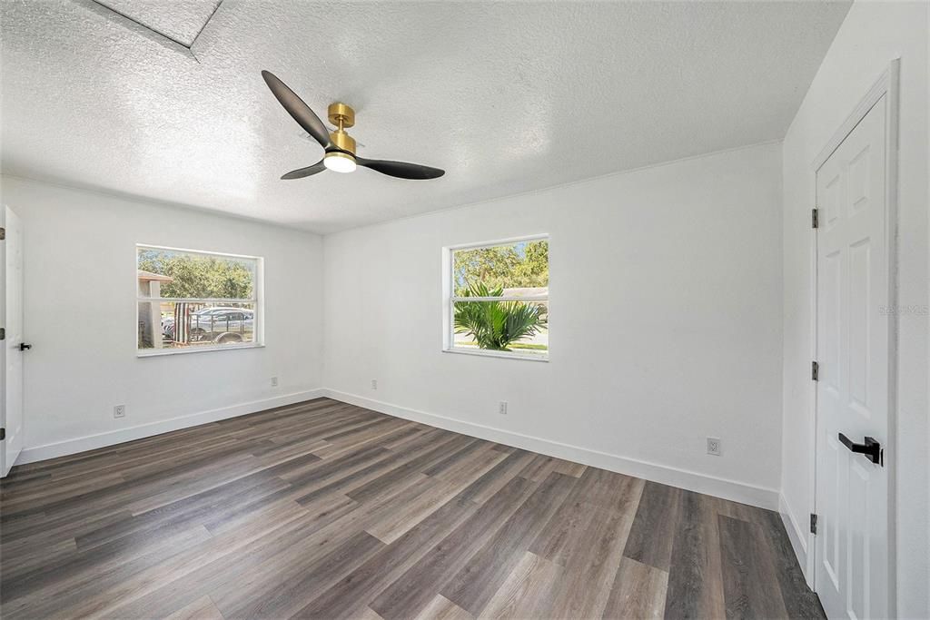 Activo con contrato: $419,900 (3 camas, 3 baños, 1498 Pies cuadrados)