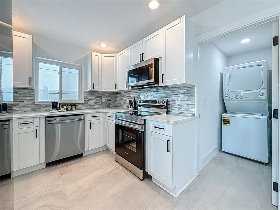 出租: $3,800 (3 贝兹, 2 浴室, 1141 平方英尺)