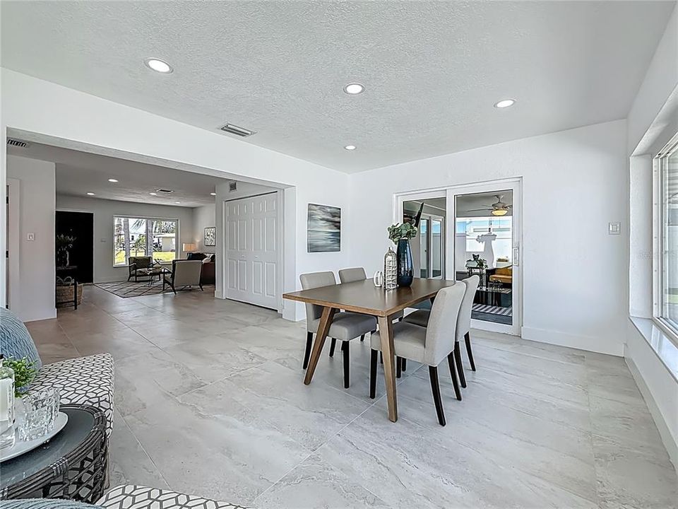 出租: $3,800 (3 贝兹, 2 浴室, 1141 平方英尺)