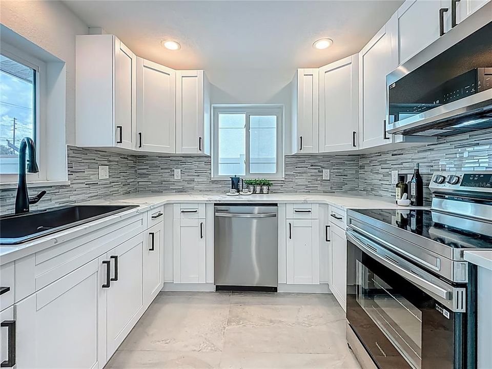 出租: $3,800 (3 贝兹, 2 浴室, 1141 平方英尺)