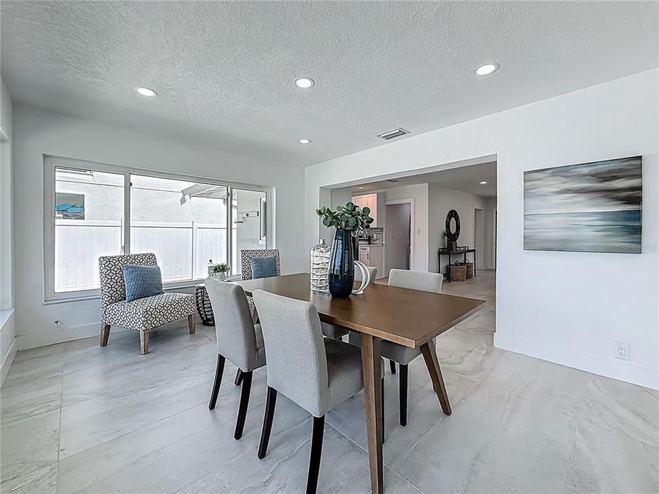 出租: $3,800 (3 贝兹, 2 浴室, 1141 平方英尺)