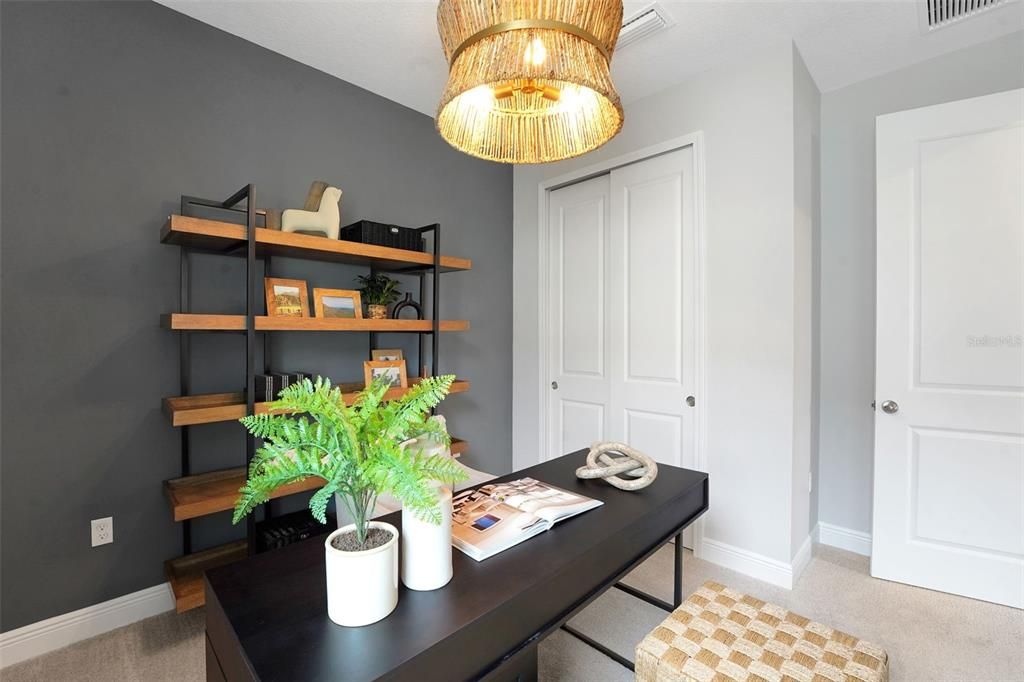 Под контрактом: $385,544 (4 спален, 2 ванн, 1625 Квадратных фут)