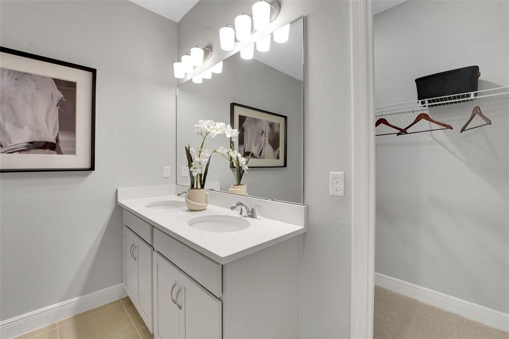 Под контрактом: $385,544 (4 спален, 2 ванн, 1625 Квадратных фут)