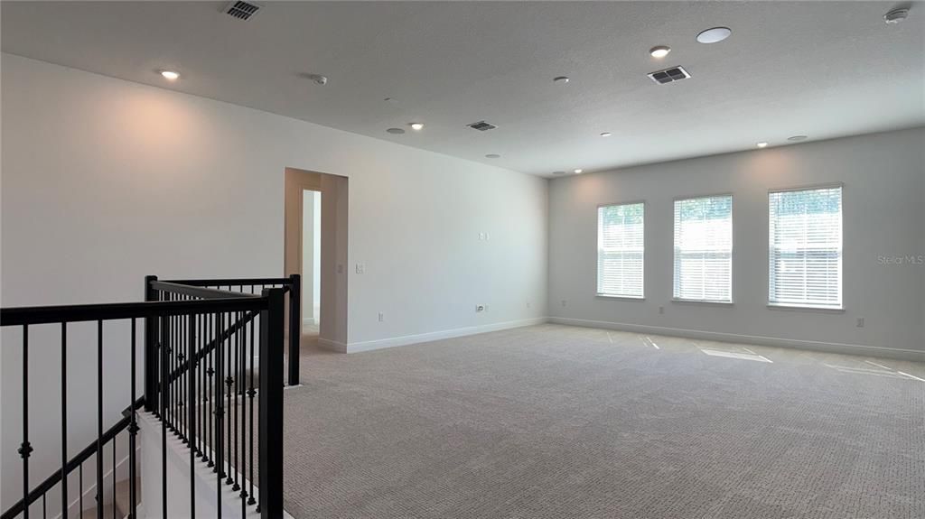 For Rent: $4,500 (6 beds, 3 baths, 3764 Square Feet)