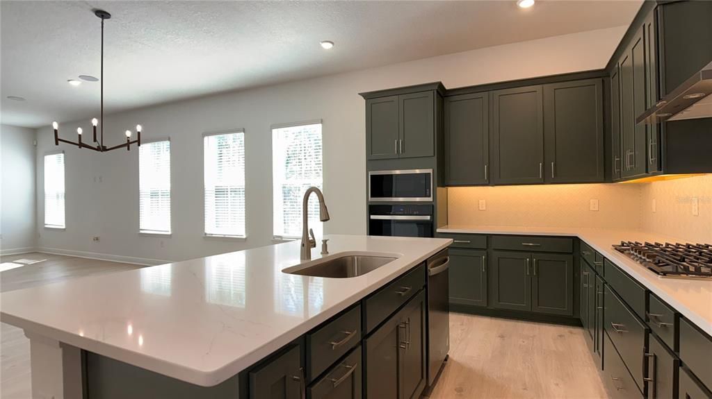 For Rent: $4,500 (6 beds, 3 baths, 3764 Square Feet)