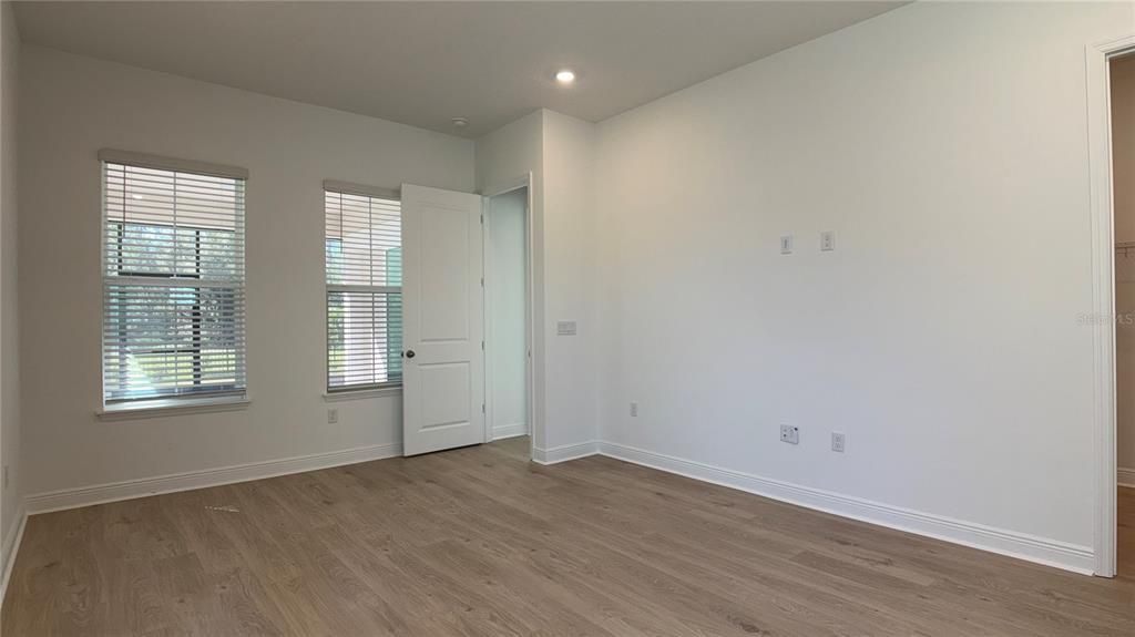 For Rent: $4,500 (6 beds, 3 baths, 3764 Square Feet)