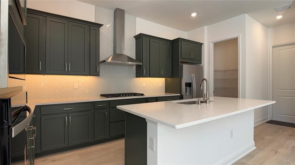 For Rent: $4,500 (6 beds, 3 baths, 3764 Square Feet)