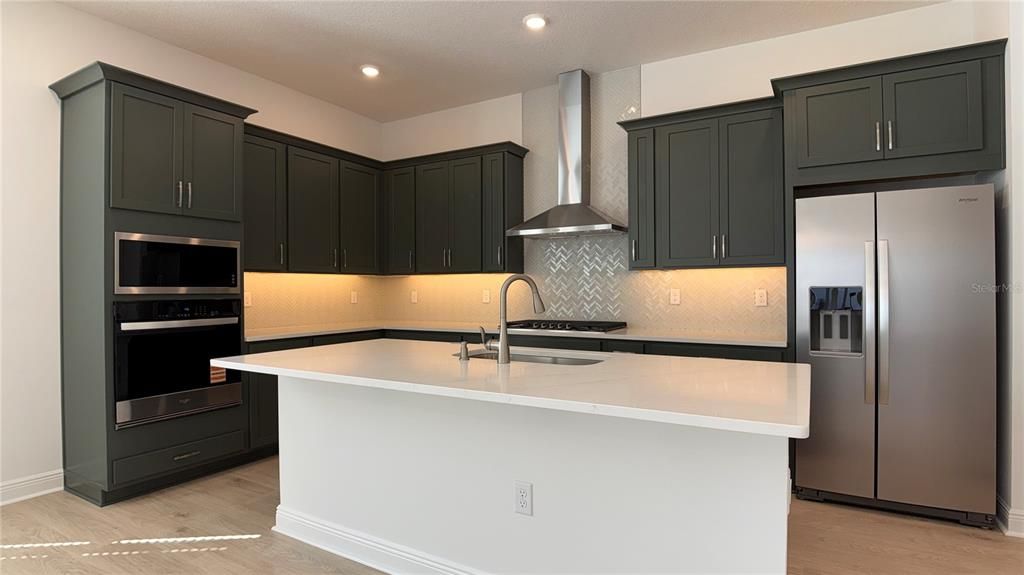 For Rent: $4,500 (6 beds, 3 baths, 3764 Square Feet)