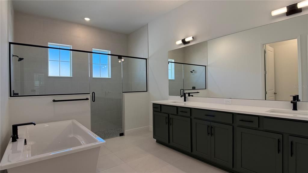 For Rent: $4,500 (6 beds, 3 baths, 3764 Square Feet)