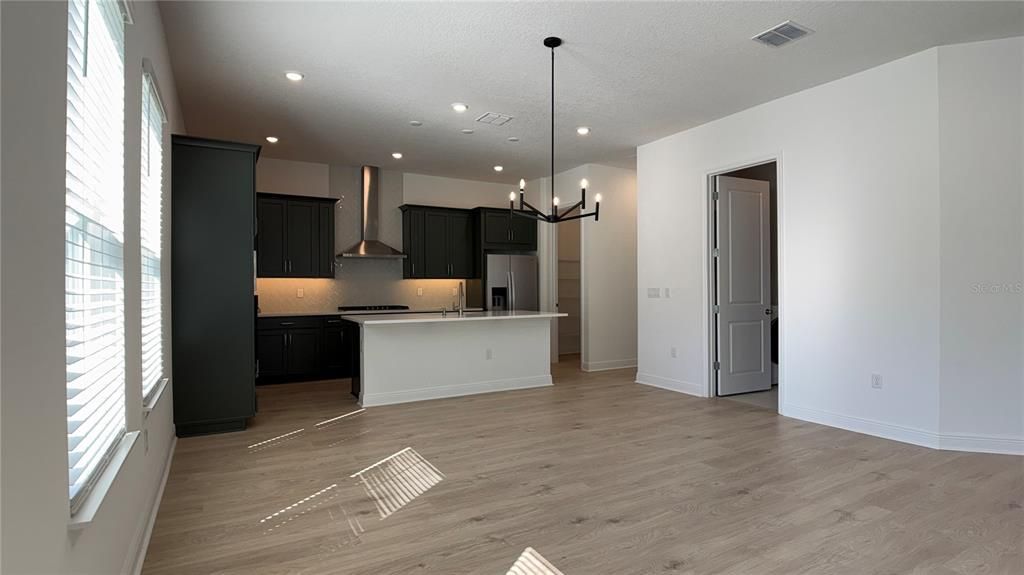 For Rent: $4,500 (6 beds, 3 baths, 3764 Square Feet)