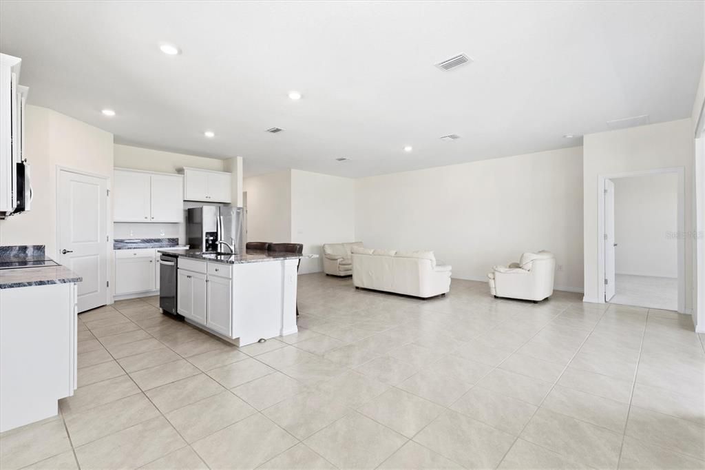 En Renta: $2,500 (4 camas, 2 baños, 2034 Pies cuadrados)