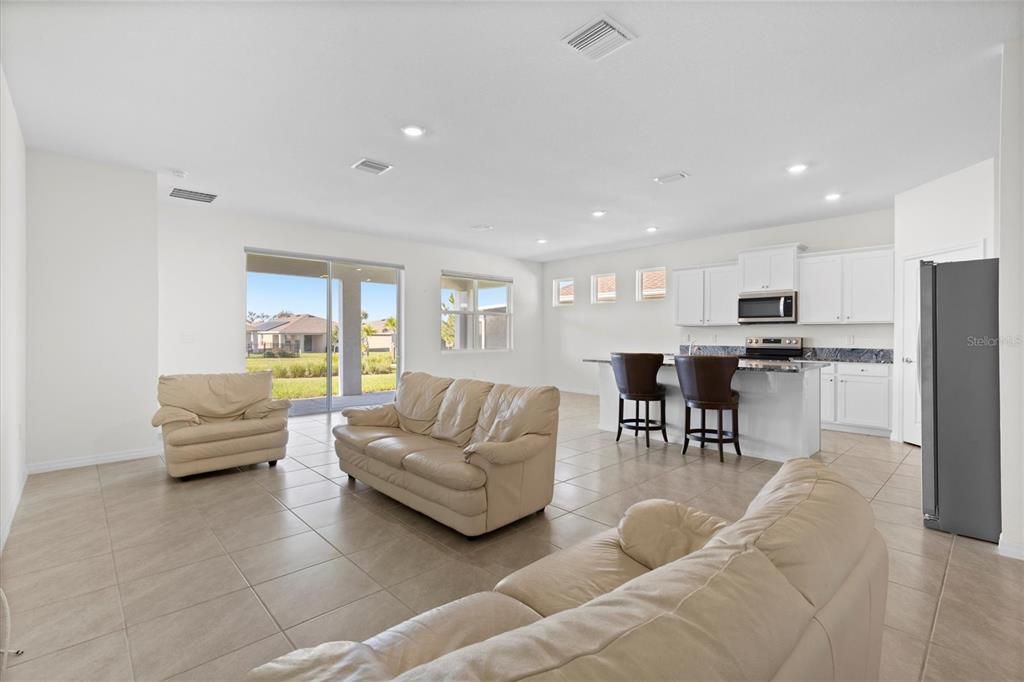 En Renta: $2,500 (4 camas, 2 baños, 2034 Pies cuadrados)