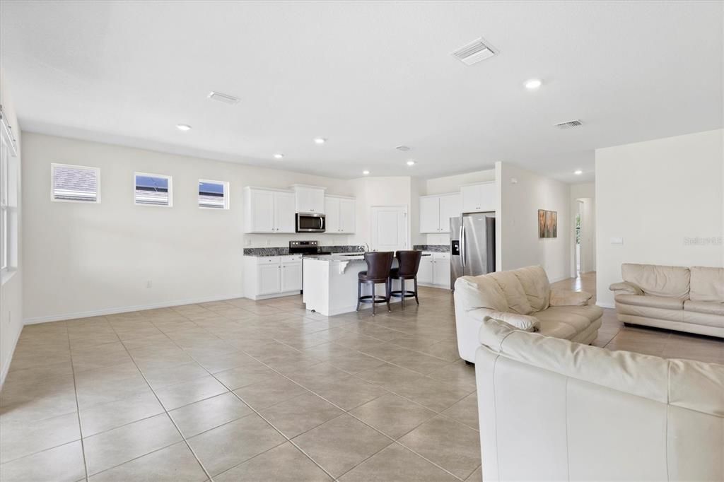 En Renta: $2,500 (4 camas, 2 baños, 2034 Pies cuadrados)