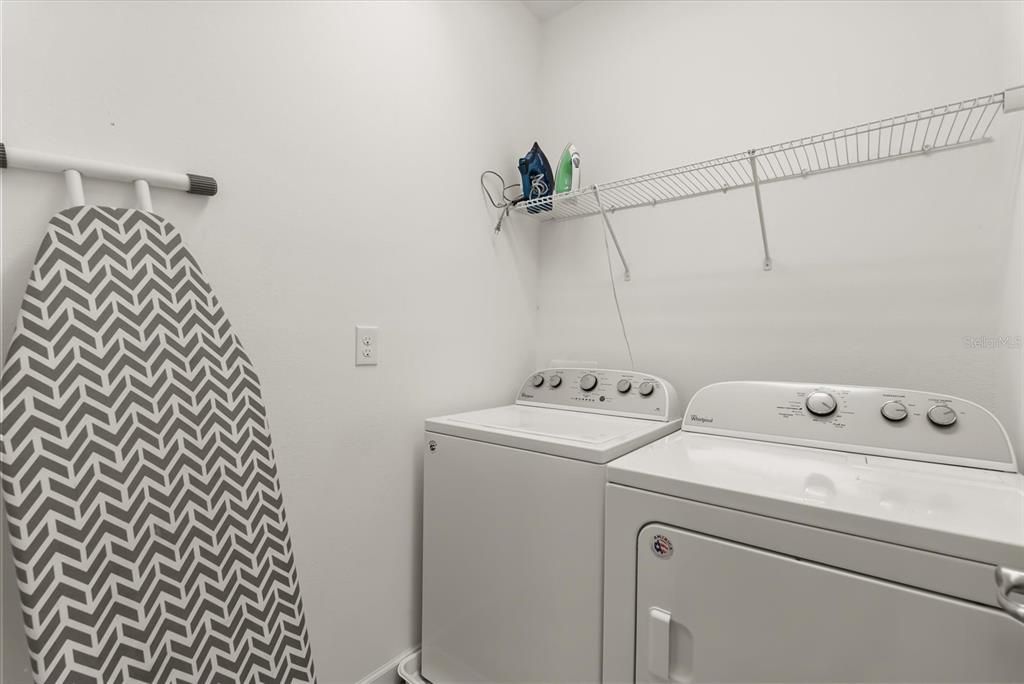 合同活跃: $700,000 (10 贝兹, 8 浴室, 4275 平方英尺)