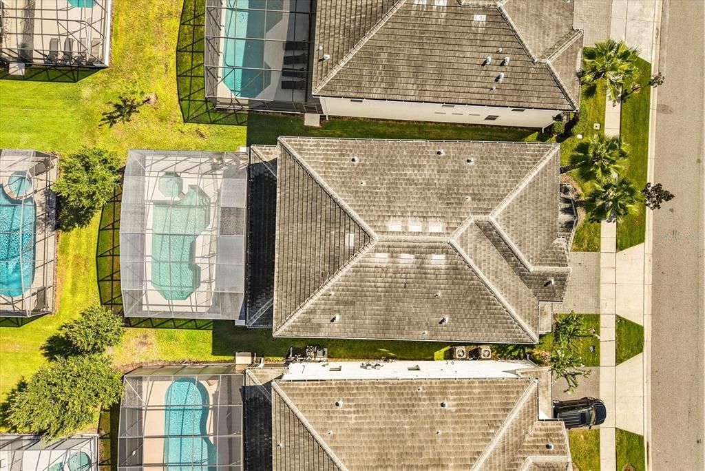 合同活跃: $700,000 (10 贝兹, 8 浴室, 4275 平方英尺)