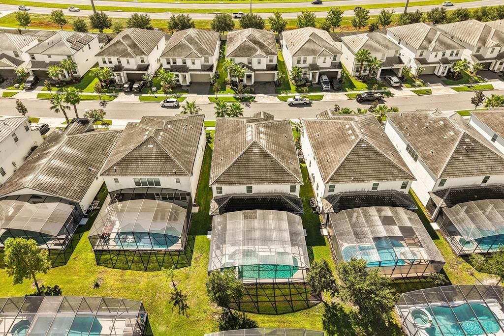 合同活跃: $700,000 (10 贝兹, 8 浴室, 4275 平方英尺)