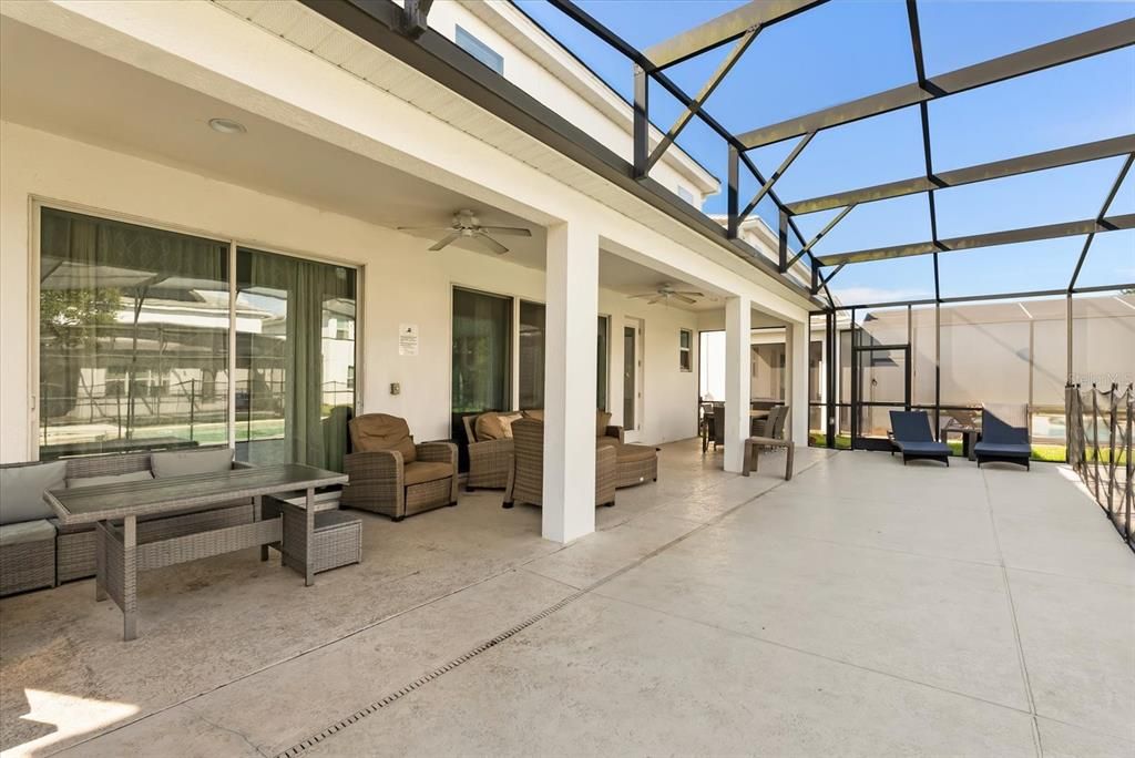 合同活跃: $700,000 (10 贝兹, 8 浴室, 4275 平方英尺)