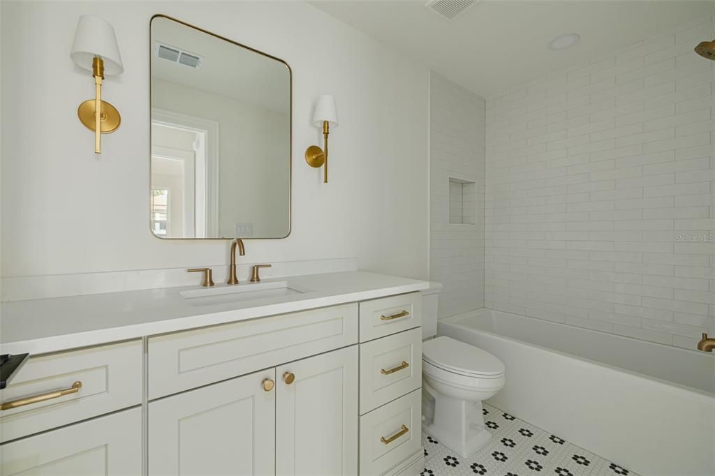 待售: $3,695,000 (5 贝兹, 5 浴室, 4574 平方英尺)