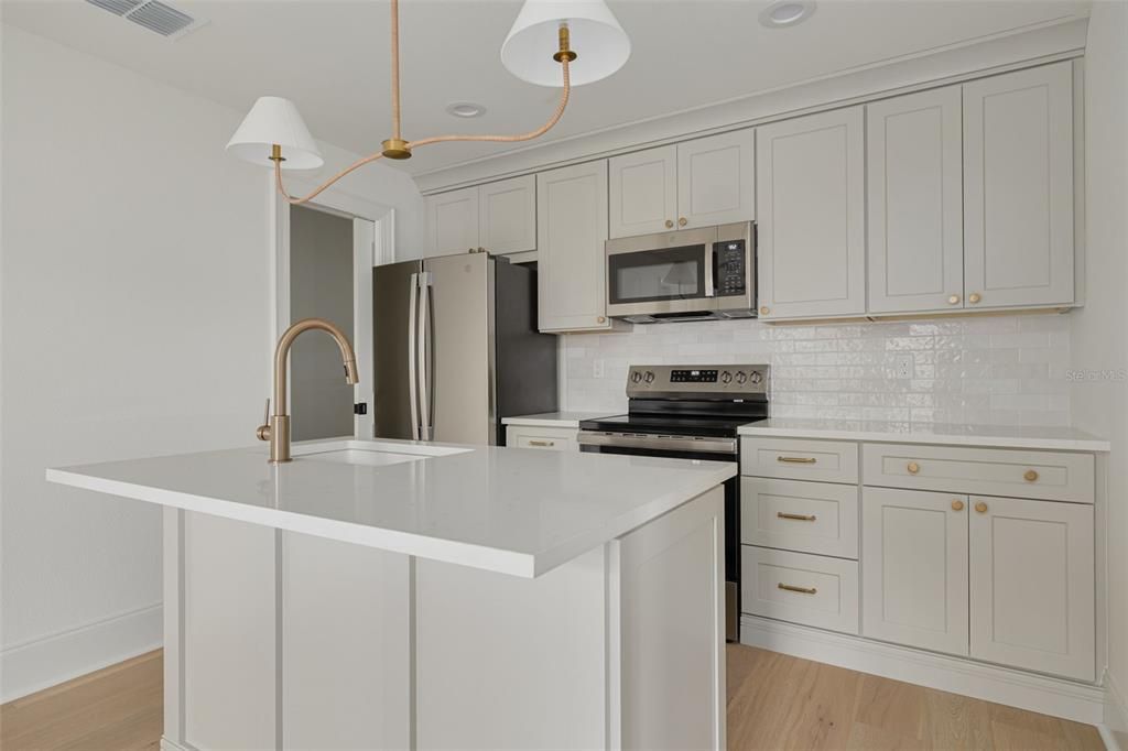 待售: $3,695,000 (5 贝兹, 5 浴室, 4574 平方英尺)