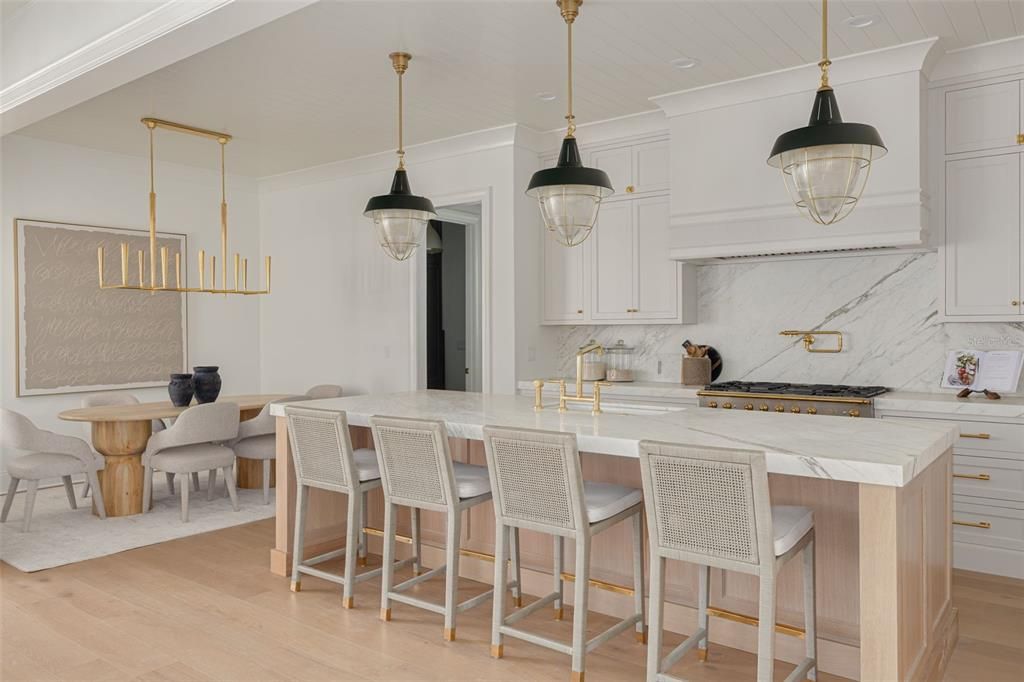 待售: $3,695,000 (5 贝兹, 5 浴室, 4574 平方英尺)