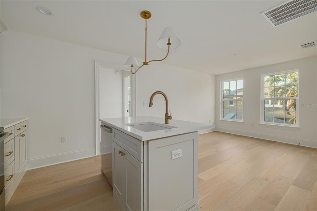 待售: $3,695,000 (5 贝兹, 5 浴室, 4574 平方英尺)